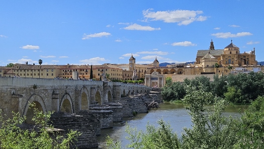 Puente Romano mit der Mezquita im Hintergrund