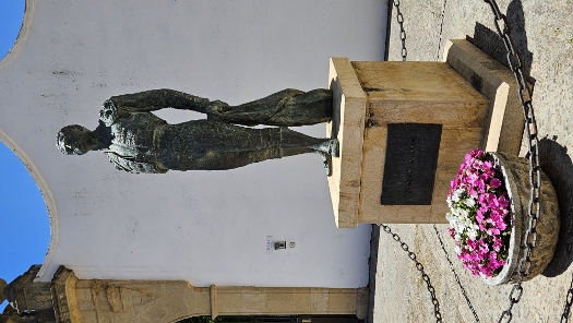 Antonio Ordónez Escultura vor dem Plaza de Toros de Ronda