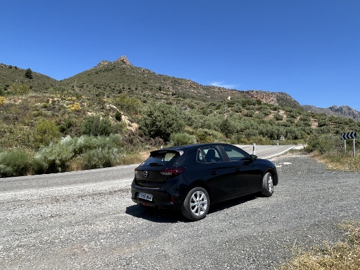 Kleines Auto auf großer Fahrt