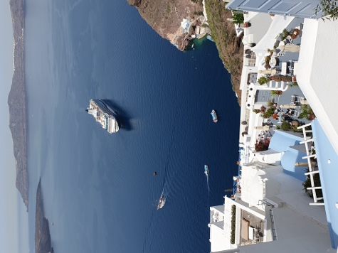 Santorini - Fira - Blick auf den Hafen