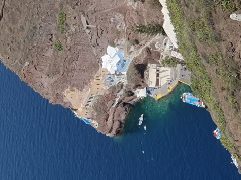 Santorini - Fira - Blick auf den Hafen
