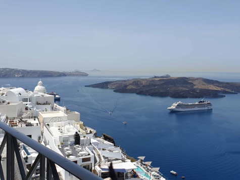 Santorini - Fira - Blick auf den Hafen