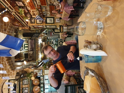 Athen - Gut eingeschenkt ist fast getrunken