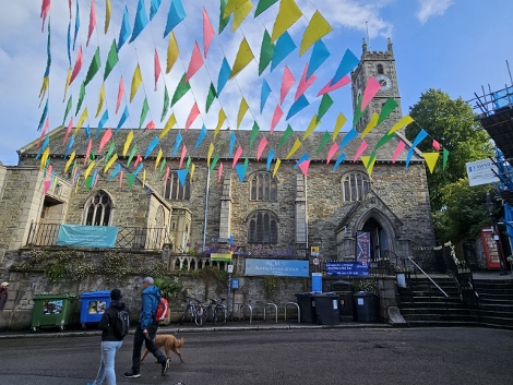 Buntes Geflatter in Falmouth