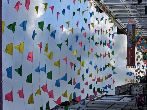Buntes Geflatter in Falmouth