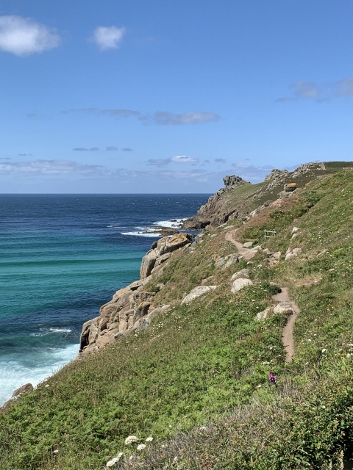 Ganz am Rand entlang