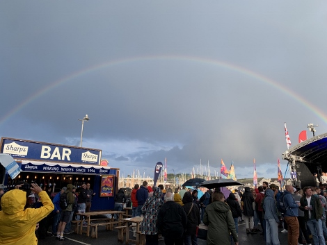 Sogar den Himmel haben`s bunt angemalt
