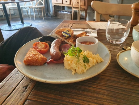 Cotswold Way - Winchcombe - Frühstück im Lion`s Inn