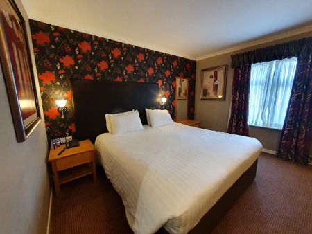 Cotswold Way - Birdlip The Royal George Hotel