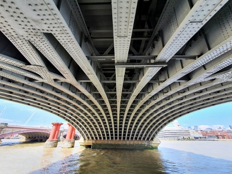 London 2022 - Blackfriars Bridge