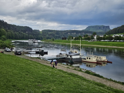 Warten auf den Dampfer