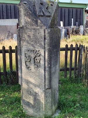 Von Neuhaus am Rennweg nach Masserberg - Grenzstein