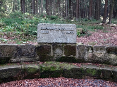 Von Neuhaus am Rennweg nach Masserberg - Schwarzaquelle