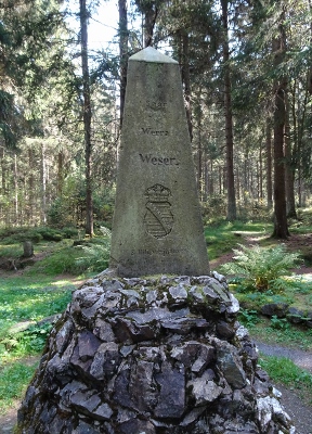 Von Neuhaus am Rennweg nach Masserberg - Dreistromstein