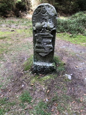 Von Neuhaus am Rennweg nach Masserberg - Grenzstein