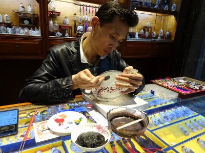 Glasmaler in der Old Street in Tunxi