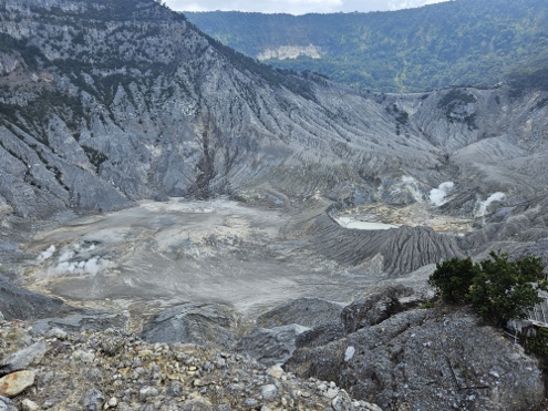 Tangkuban Parahu - schwefelige Angelegenheit