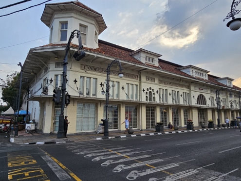 Bandung - Warenhuis De Vries