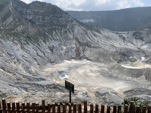 Tangkuban Parahu - schwefelige Angelegenheit