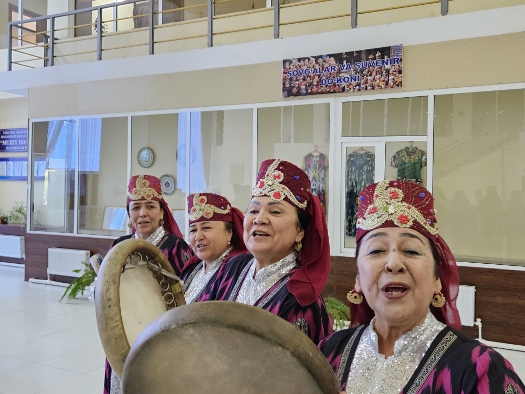 Musikeinlage im naturkundlichen Museum Fergana