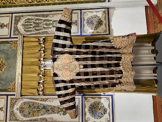 Herrschaftliche Gewänder im Sommerpalast der Emire von Buchara