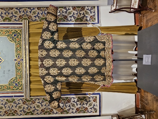 Herrschaftliche Gewänder im Sommerpalast der Emire von Buchara