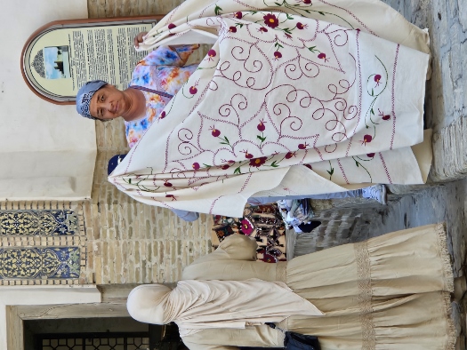 Händlerin im Toqi Zargaron Basar in Buchara