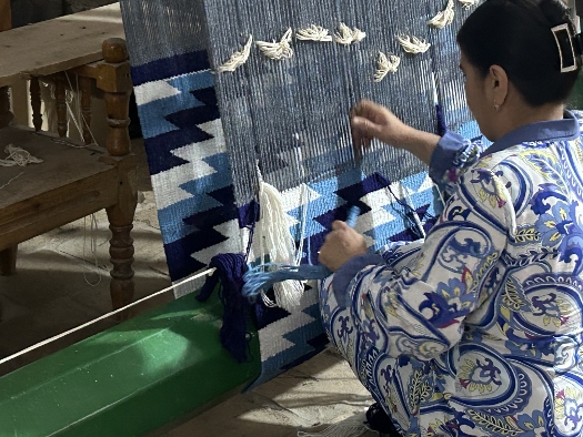 Handwerksmeisterin in den Gassen von Chiwa