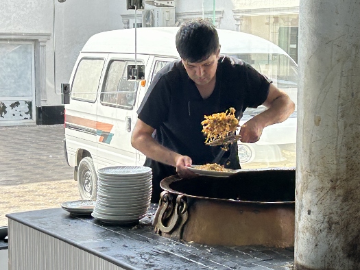 So serviert man Plov