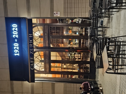 Die Stadt bei Tag und Nacht 