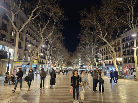 Die Stadt bei Tag und Nacht