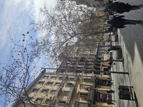 Die Stadt bei Tag und Nacht