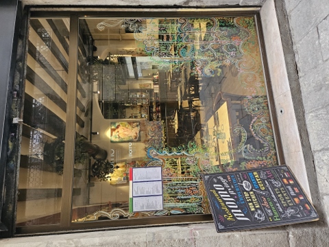 Die Stadt bei Tag und Nacht