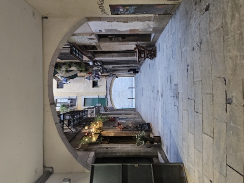 Die Stadt bei Tag und Nacht