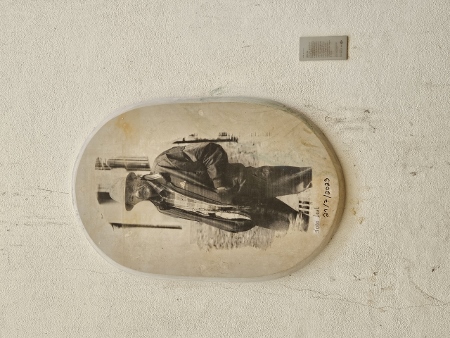 Alfama - Porträts an den Häusern