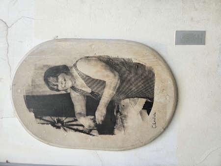 Alfama - Porträts an den Häusern