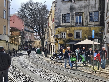 Sonne über dem Alfama Viertel