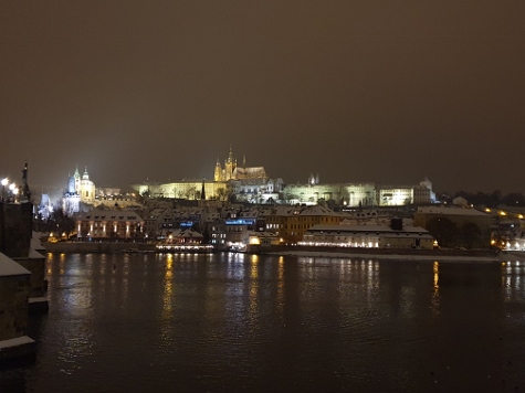 Die Prager Burg bei Nacht (Pražský hrad)